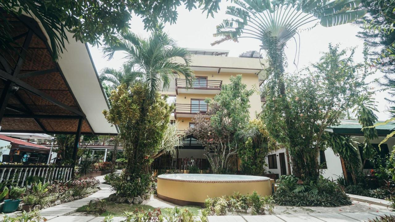Point 303 Resort General Luna  Eksteriør billede