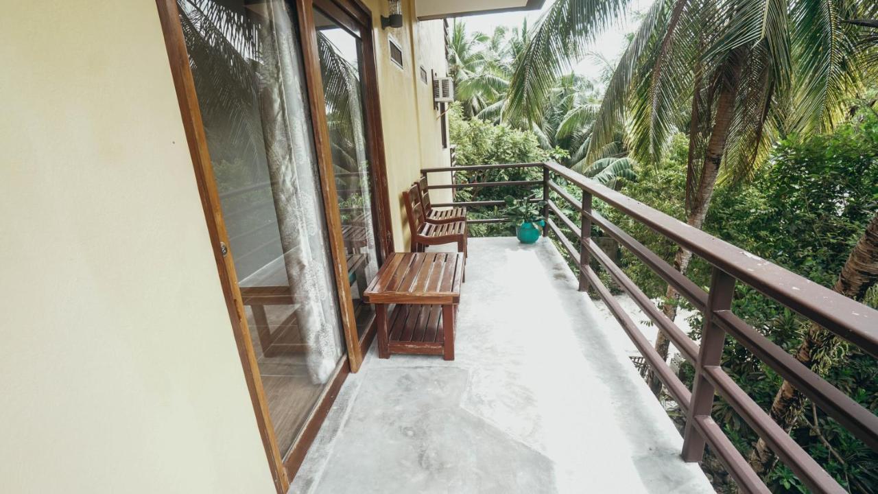 Point 303 Resort General Luna  Eksteriør billede